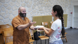 Remise des diplômes par Maître Shi Miao Dian